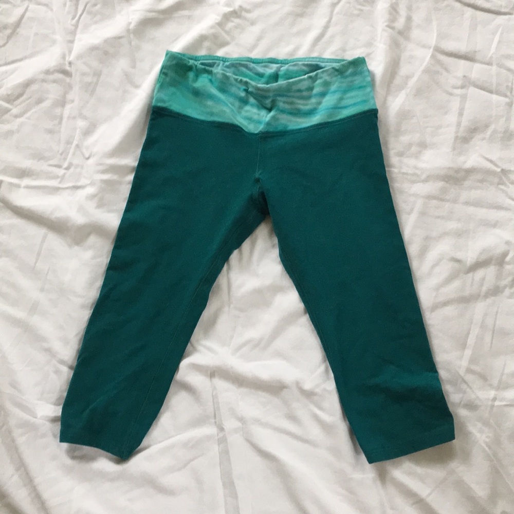 Earth Yoga cropped spandex leggings MEDIUM